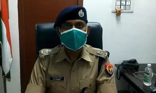 युवती की हत्या मामले में कासगंज में एसपी मनोज कुमार सोनकर ने एक दारोगा सहित दो सिपाहियों को किया निलंबित युवती की हत्या मामले में कासगंज में एसपी मनोज कुमार सोनकर ने एक दारोगा सहित दो सिपाहियों को किया निलंबित