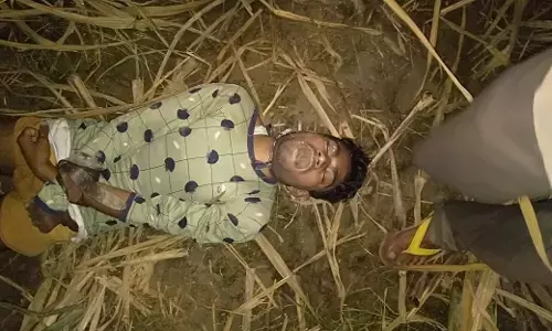 ईख के खेत मे व्यक्ति का मिला शव