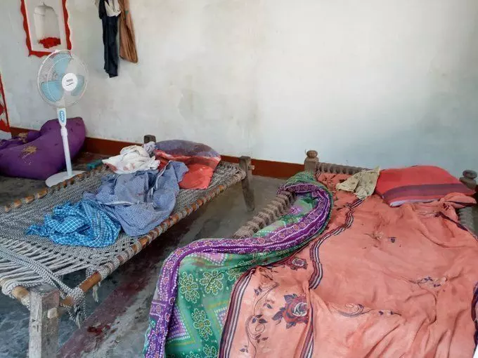 यूपी के वाराणसी में घर के बाहर सो रहे दो मासूमो को काट डाला, एक की मौत एक गंभीर घायल