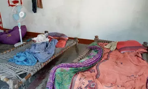 यूपी के वाराणसी में घर के बाहर सो रहे दो मासूमो को काट डाला, एक की मौत एक गंभीर घायल यूपी के वाराणसी में घर के बाहर सो रहे दो मासूमो को काट डाला, एक की मौत एक गंभीर घायल