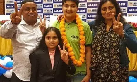 NEET рдЯреЙрдкрд░ рдмрдиреЗ рд╢реЛрдПрдм рдЖрдлрддрд╛рдм, 720 рдореЗрдВ рд╕реЗ 720 рд▓рд╛рдХрд░ рд░рдЪрд╛ рдЗрддрд┐рд╣рд╛рд╕ NEET рдЯреЙрдкрд░ рдмрдиреЗ рд╢реЛрдПрдм рдЖрдлрддрд╛рдм, 720 рдореЗрдВ рд╕реЗ 720 рд▓рд╛рдХрд░ рд░рдЪрд╛ рдЗрддрд┐рд╣рд╛рд╕