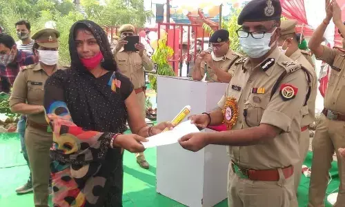 मैनपुरी: प्रदेश व्यापी मिशन शक्ति अभियान के तहत ADG AGRA ZONE, AJAY ANAND ने महिलाओं को किया जागरूक मैनपुरी: प्रदेश व्यापी मिशन शक्ति अभियान के तहत ADG AGRA ZONE, AJAY ANAND ने महिलाओं को किया जागरूक