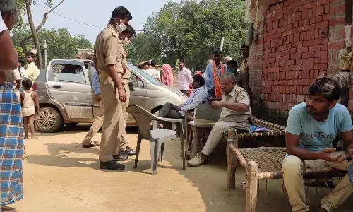 झोलाछाप डॉक्टर ने फिर ली एक युवक की जान, पुलिस ने दर्ज किया मुकदमा आरोपी डॉक्टर फरार झोलाछाप डॉक्टर ने फिर ली एक युवक की जान, पुलिस ने दर्ज किया मुकदमा आरोपी डॉक्टर फरार
