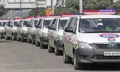 नोएडा: पिता-पुत्र के साथ कैब में जा रहे बर्तन व्यापारी से डेढ़ लाख लूटे नोएडा: पिता-पुत्र के साथ कैब में जा रहे बर्तन व्यापारी से डेढ़ लाख लूटे