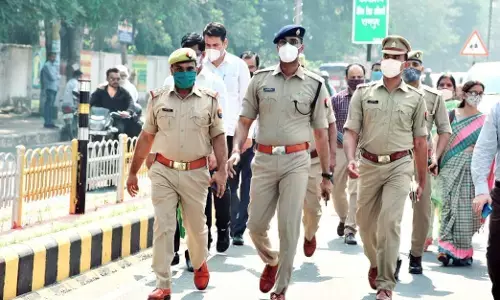 रामपुर में सिपाही द्वारा किये गये रेप के मामले में आईजी रमित शर्मा ने किया थाना प्रभारी समेत पांच को सस्पेंड रामपुर में सिपाही द्वारा किये गये रेप के मामले में आईजी रमित शर्मा ने किया थाना प्रभारी समेत पांच को सस्पेंड