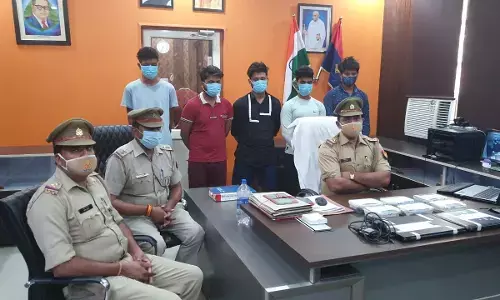 धोखाधडी करने वाले पाँच अभियुक्त को थाना नाॅलेज पार्क पुलिस ने किया गिरफ्तार धोखाधडी करने वाले पाँच अभियुक्त को थाना नाॅलेज पार्क पुलिस ने किया गिरफ्तार