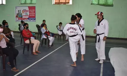 मिशन शक्ति अभियान के तहत एसपी विनीत जायसवाल ने खुद दिलाया बालिकाओ को आत्मरक्षा से सम्बन्धित प्रशिक्षण