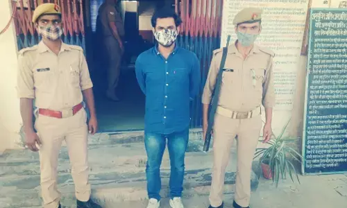 नोएडा में बाइक बोट घोटाले में 50 हजार रुपये का इनामी बदमाश गिरफ्तार नोएडा में बाइक बोट घोटाले में 50 हजार रुपये का इनामी बदमाश गिरफ्तार