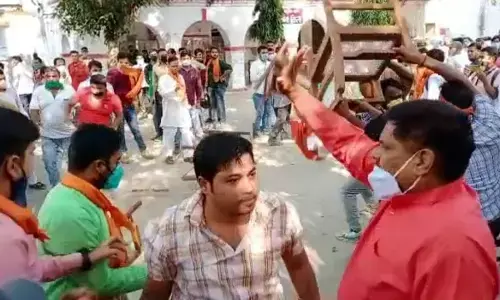 लव जेहाद को लेकर यूपी का बरेली जनपद गर्माया, थाने में हिन्दू संगठनों का प्रदर्शन , हंगामा , तोड़फोड़