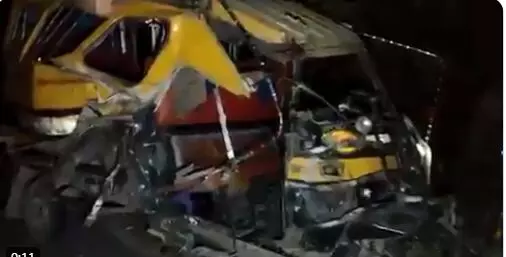 बाराबंकी में ट्रैक्टर और टेम्पो भिड़े, दोनों चालकों की मौत बाराबंकी में ट्रैक्टर और टेम्पो भिड़े, दोनों चालकों की मौत