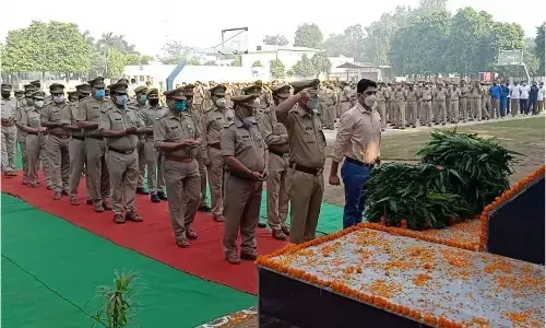 बिजनौर में शहीद पुलिस स्मृति दिवस के अवसर पुलिस अधीक्षक ने दी सलामी बिजनौर में शहीद पुलिस स्मृति दिवस के अवसर पुलिस अधीक्षक ने दी सलामी