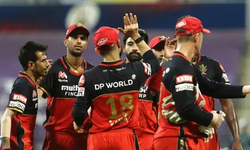 IPL LIVE: RCB के बॉलरों ने मचाया कोहराम, सिर्फ 84 रन ही बना पाई KKR IPL LIVE: RCB के बॉलरों ने मचाया कोहराम, सिर्फ 84 रन ही बना पाई KKR