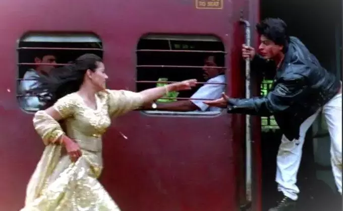 काजोल ने याद किया DDLJ का आइकॉनिक सीन, कहा- जा कोरोना जा...