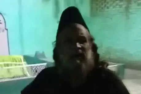 लखनऊ: मजार के अंदर चल रहा था सेक्स रैकेट, लोगों ने धावा बोलकर काले बाबा को पकड़ा, मचा हड़कंप