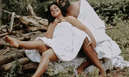 जंगल में नवविवाहिता जोड़े ने बिना कपड़े के खुद को चादर में लपेट कराया फोटोशूट, PHOTOS जंगल में नवविवाहिता जोड़े ने बिना कपड़े के खुद को चादर में लपेट कराया फोटोशूट, PHOTOS