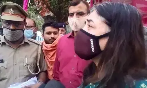 सुल्तानपुर सांसद और पूर्व केंद्रीय मंत्री मेनका गाँधी ने सुनी जनता की समस्या और अधिकरियों को कराया अवगत सुल्तानपुर सांसद और पूर्व केंद्रीय मंत्री मेनका गाँधी ने सुनी जनता की समस्या और अधिकरियों को कराया अवगत