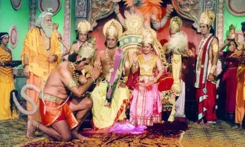 रामलीला: संस्कृति की दहलीज़ से साम्प्रदायिकता के शिखर तक रामलीला: संस्कृति की दहलीज़ से साम्प्रदायिकता के शिखर तक
