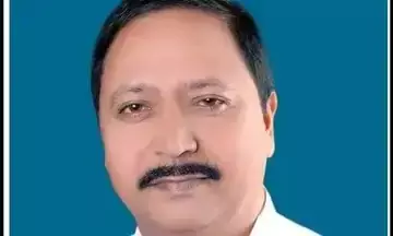 बीजेपी सांसद वीपी सरोज को जनता ने पीटने के उद्देश्य से घेरा, सांसद गाडी से कूदकर भागे बीजेपी सांसद वीपी सरोज को जनता ने पीटने के उद्देश्य से घेरा, सांसद गाडी से कूदकर भागे