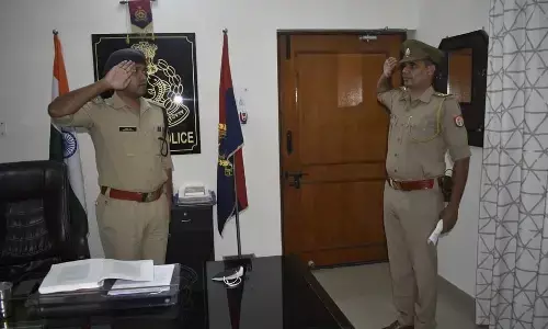 दाढ़ी काटकर उपनिरीक्षक इन्तसार अली जब आये तो एसपी बागपत ने किया बहाल दाढ़ी काटकर उपनिरीक्षक इन्तसार अली जब आये तो एसपी बागपत ने किया बहाल