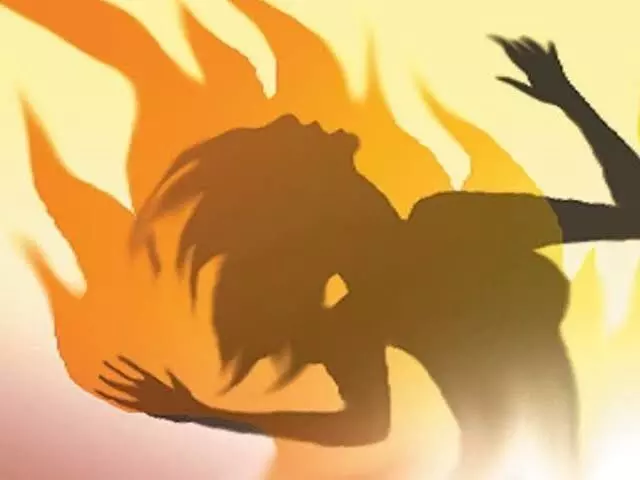 सीतापुर में जिंदा जलाई गई युवती की मौत, प्रेमी ने किया था आग के हवाले