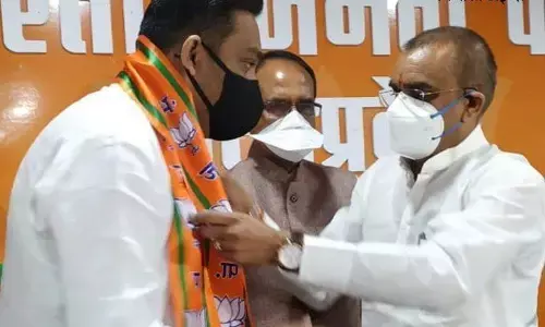 मध्यप्रदेश में कांग्रेस को एक और बड़ा झटका, विधायक राहुल लोधी बीजेपी में शामिल मध्यप्रदेश में कांग्रेस को एक और बड़ा झटका, विधायक राहुल लोधी बीजेपी में शामिल