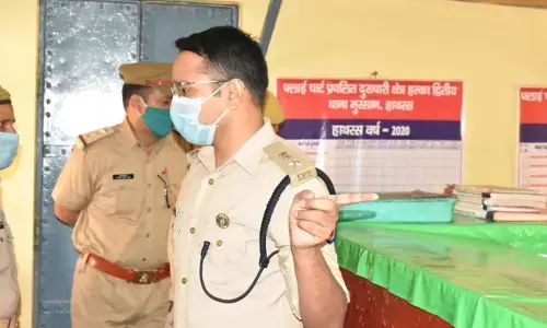 1090 वूमेन पावरलाइन, डायल112 , कोरोना संक्रमण से बचाव ,यातायात नियमों को लेकर एसपी हाथरस ने की जनता से अपील 1090 वूमेन पावरलाइन, डायल112 , कोरोना संक्रमण से बचाव ,यातायात नियमों को लेकर एसपी हाथरस ने की जनता से अपील