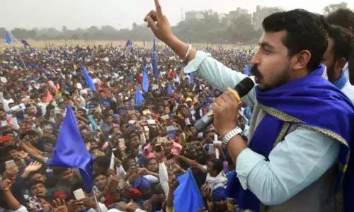 बुलंदशहर में भीम आर्मी के चंद्रशेखर के काफिले पर हमला बुलंदशहर में भीम आर्मी के चंद्रशेखर के काफिले पर हमला