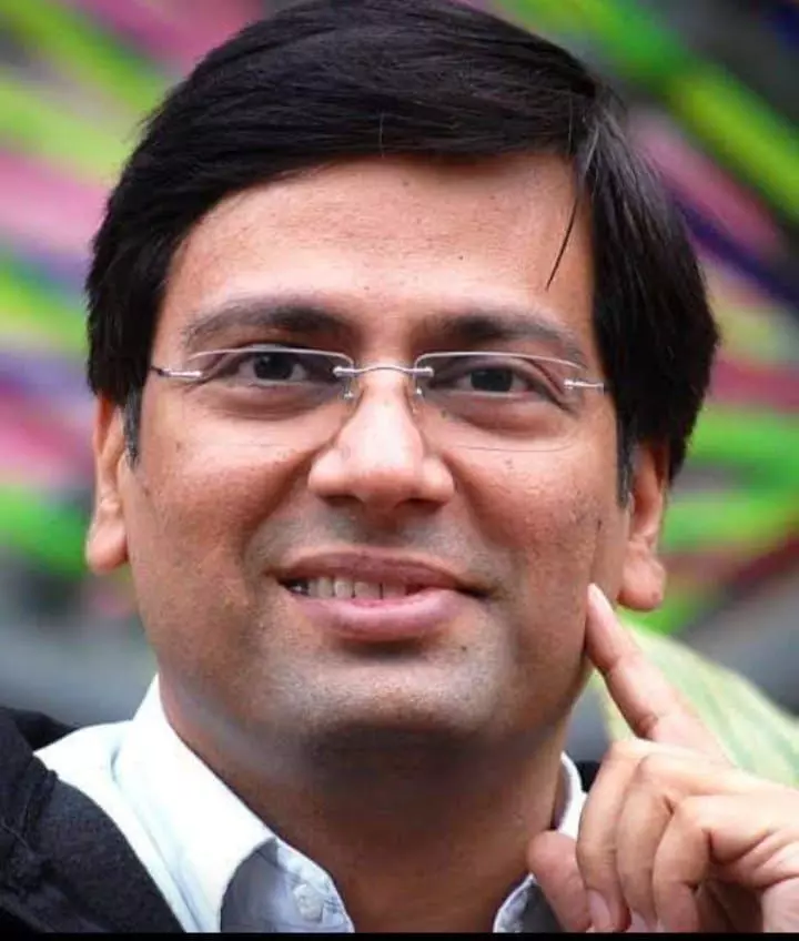 आखिर किस बात का जूनून है इस आईएएस अधिकारी को जो सुबह 6 बजे ऑफिस खोल देता है जनता के लिए आखिर किस बात का जूनून है इस आईएएस अधिकारी को जो सुबह 6 बजे ऑफिस खोल देता है जनता के लिए