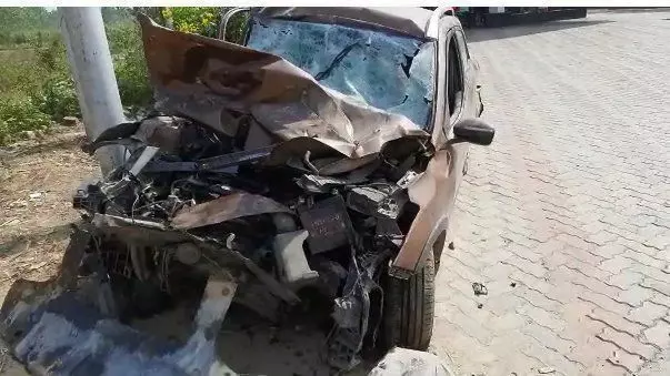 सहारनपुर के नांगल में स्टेट हाईवे पर कार और ट्रक की भिडंत, एक की मौत दो घायल