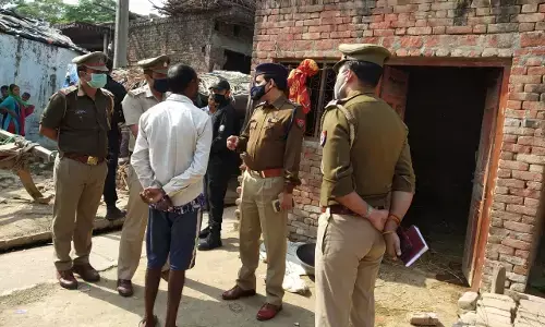 युवक के सर पर ईट से वार करके हत्या युवक के सर पर ईट से वार करके हत्या