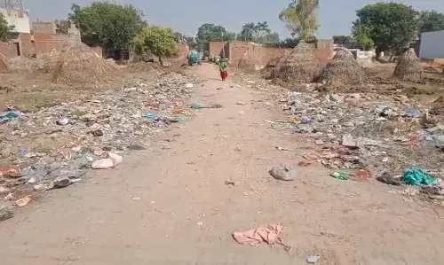 ग्राम प्रधान ने कैमरे के सामने कुछ बोलने से किया साफ इंकार, जानिये क्यों? ग्राम प्रधान ने कैमरे के सामने कुछ बोलने से किया साफ इंकार, जानिये क्यों?