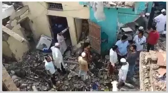 मेरठ के सरधना में घर में फटा सिलेंडर, दो की मौत कई घायल घर के उड़े परखच्चे, देखें वीडियो