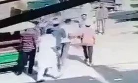 शामली: बीच सडक पर लाइव धुनाई, मारपीट का वीडियो सोशल मीडिया पर वायरल