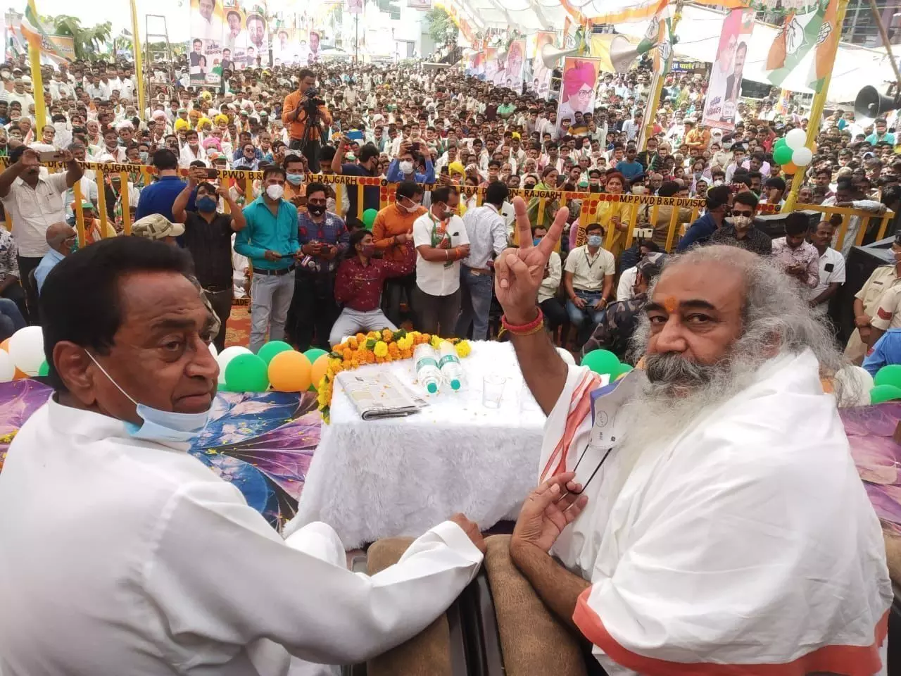 सीएम शिवराज को मारीच, कंस और शकुनि मामा का निचोड़ बताने पर आचार्य प्रमोद कृष्णम को चुनाव आयोग का नोटिस, बढ़ सकती हैं मुश्किलें सीएम शिवराज को मारीच, कंस और शकुनि मामा का निचोड़ बताने पर आचार्य प्रमोद कृष्णम को चुनाव आयोग का नोटिस, बढ़ सकती हैं मुश्किलें