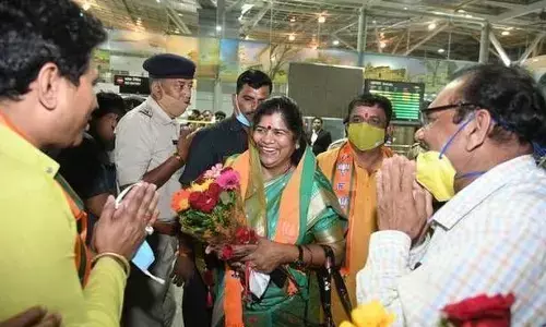 मध्य प्रदेश उपचुनाव में चुनाव आयोग ने लगाई एक दिन के लिए इमरती देवी के प्रचार पर रोक मध्य प्रदेश उपचुनाव में चुनाव आयोग ने लगाई एक दिन के लिए इमरती देवी के प्रचार पर रोक