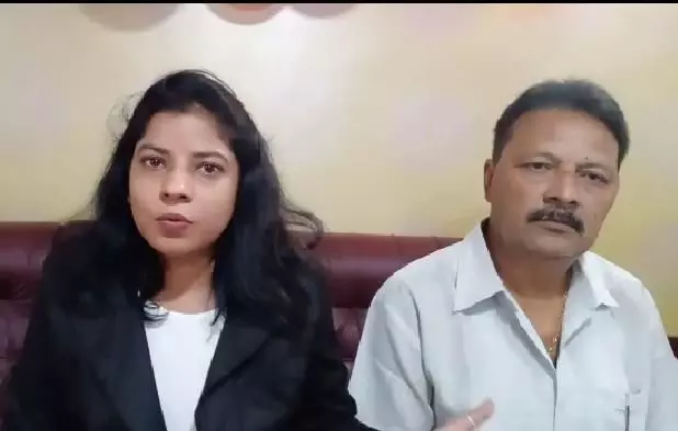 बहु के रवैया से परेशान ससुर बहु के रवैया से परेशान ससुर