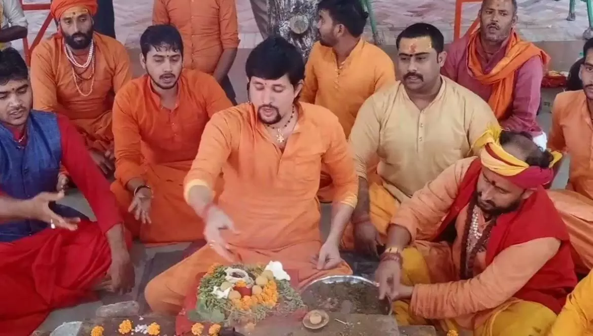 राष्ट्रपति चुनाव में ट्रंप की जीत के लिए प्रयागराज में पूजा अर्चना जारी राष्ट्रपति चुनाव में ट्रंप की जीत के लिए प्रयागराज में पूजा अर्चना जारी