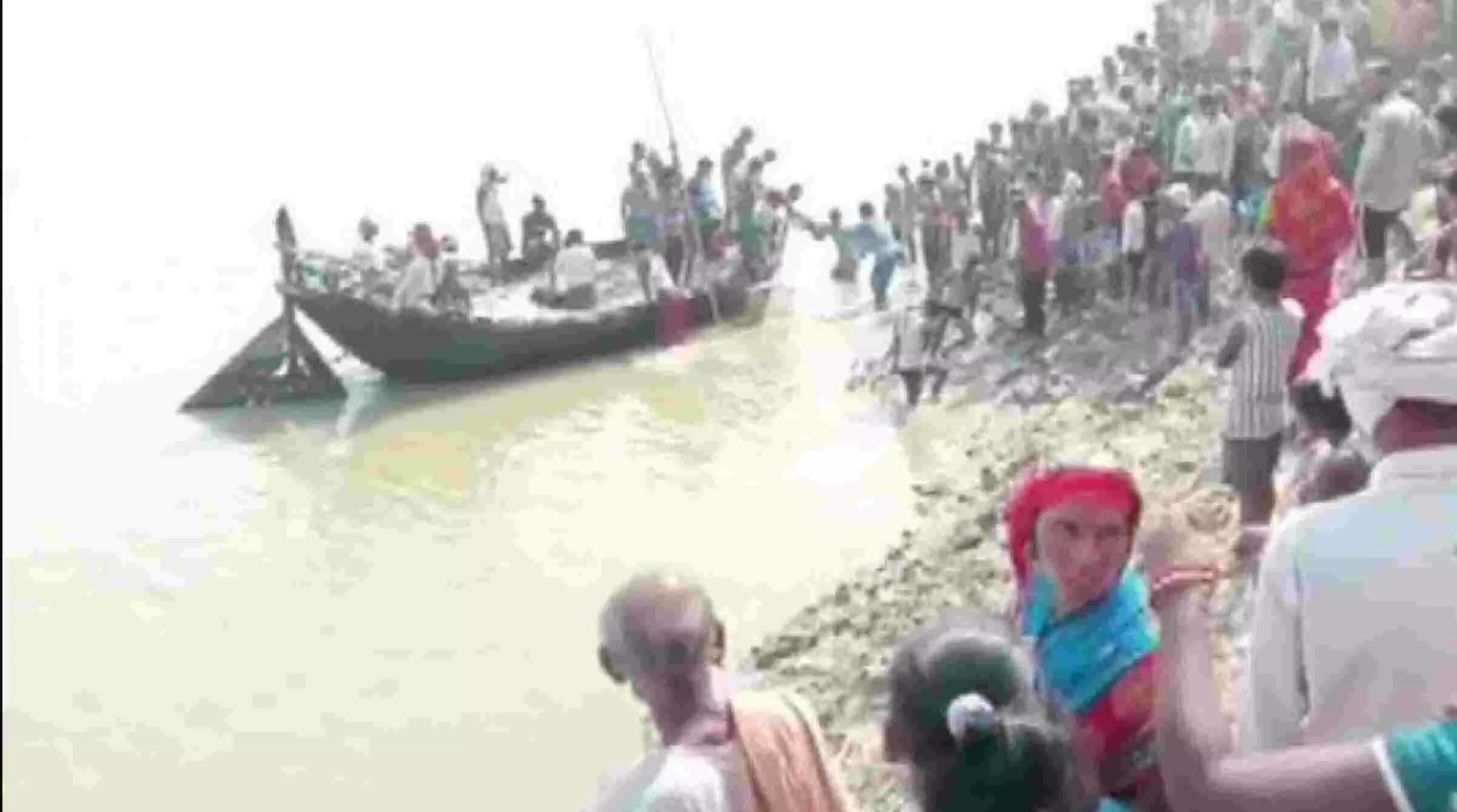 बिहार: भागलपुर में 100 लोगों से भरी नाव पलटी, पांच की मौत, कई लापता