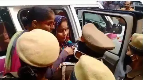 यूपी में मुनव्वर राना की बेटी ऊरुषा पुलिस ने हिरासत में ली