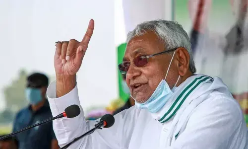 बिहार में घुसपैठियों पर योगी से भिड़े नीतीश! बोले-किसी में दम नहीं जो हमारे लोगों को देश से बाहर कर दे बिहार में घुसपैठियों पर योगी से भिड़े नीतीश! बोले-किसी में दम नहीं जो हमारे लोगों को देश से बाहर कर दे