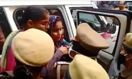 यूपी में मुनव्वर राना की बेटी ऊरुषा पुलिस ने हिरासत में ली यूपी में मुनव्वर राना की बेटी ऊरुषा पुलिस ने हिरासत में ली