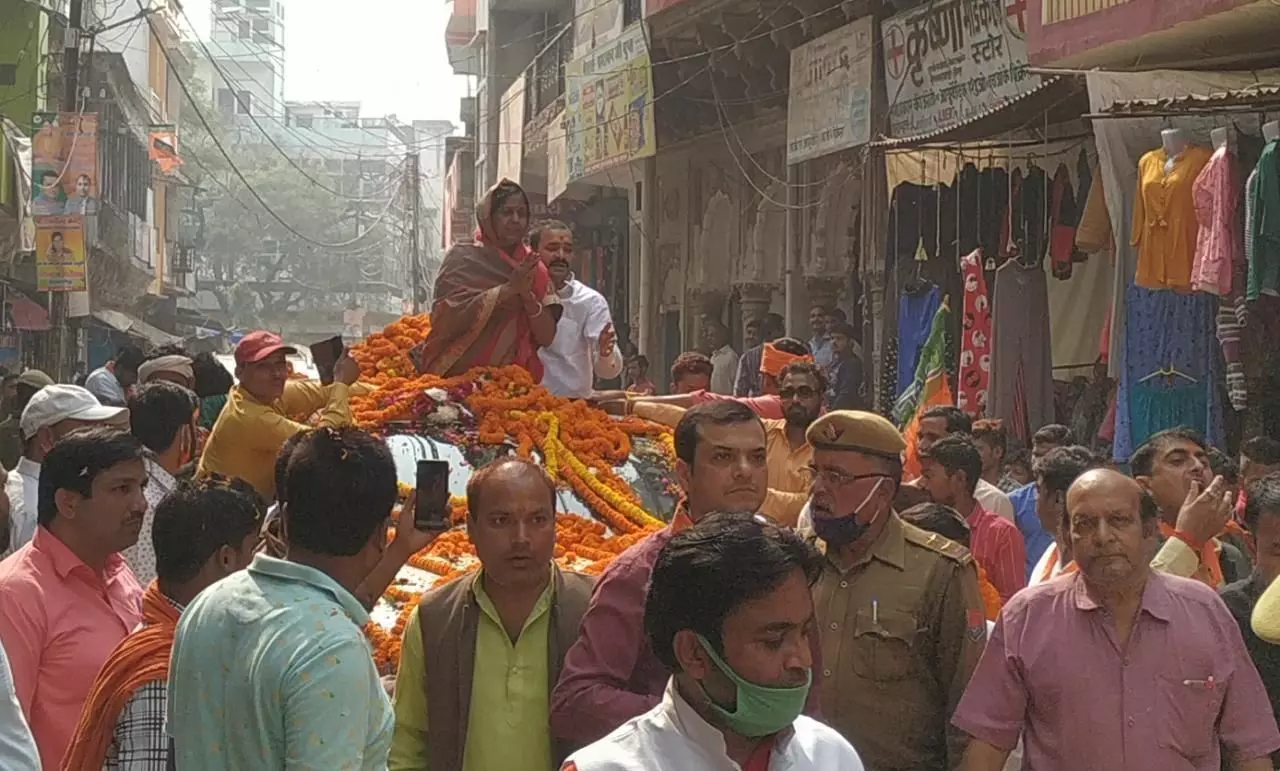 राज्यसभा सांसद निर्विरोध निर्वाचित होने पर सीमा द्विवेदी का मुंगरा में हुआ भव्य स्वागत