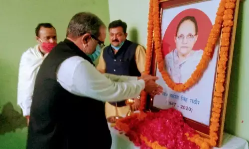 भाजपा नेता जेपीएस राठौर की माता के निधन पर शोक जताने पहुंचे तमाम मंत्री, विधायक और सांसद भाजपा नेता जेपीएस राठौर की माता के निधन पर शोक जताने पहुंचे तमाम मंत्री, विधायक और सांसद