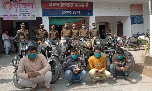 इटावा पुलिस ने अन्तरजनपदीय मोटरसाइकिल चोर गिरोह का किया भंडाफोड, 4 सदस्यों को चोरी की 11 मोटर साइकिल समेत किया गिरफ्तार