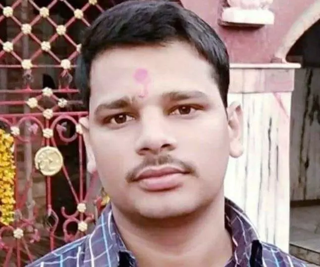 पूर्णिया में आरजेडी नेता बेनी की गोली मारकर पोलिंग बूथ पर हत्या पूर्णिया में आरजेडी नेता बेनी की गोली मारकर पोलिंग बूथ पर हत्या