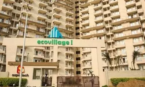 ग्रेटर नोएडा वेस्ट की एक सोसायटी से महिला ने अपने चार साल के बच्चे के साथ 17वें  मंजिल से लगाई छलांग ग्रेटर नोएडा वेस्ट की एक सोसायटी से महिला ने अपने चार साल के बच्चे के साथ 17वें  मंजिल से लगाई छलांग