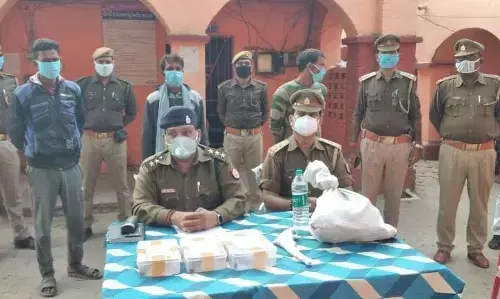 अवैध रुप से असलहा बनाने वाली फैक्ट्री का जलालपुर पुलिस ने किया भंडाफोड़ अवैध रुप से असलहा बनाने वाली फैक्ट्री का जलालपुर पुलिस ने किया भंडाफोड़