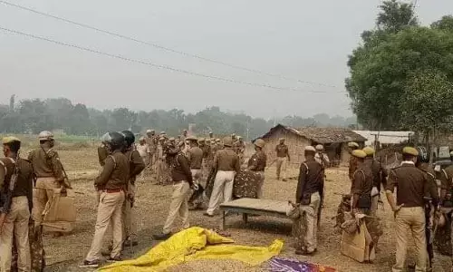 कोहड़े सुल्तानपुर में दूसरे दिन भी सपा व धनंजय सिंह के समर्थकों में मारपीट,  एसपी मयफोर्स मौके पर पहुंचे कोहड़े सुल्तानपुर में दूसरे दिन भी सपा व धनंजय सिंह के समर्थकों में मारपीट,  एसपी मयफोर्स मौके पर पहुंचे