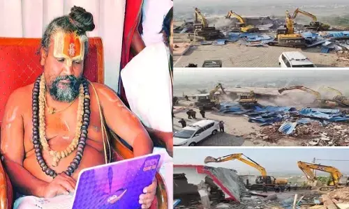 शिवराज सरकार के खिलाफ यात्रा निकालने वाले कम्प्यूटर बाबा का आश्रम तोड़ा, बाबा को जेल भेजा शिवराज सरकार के खिलाफ यात्रा निकालने वाले कम्प्यूटर बाबा का आश्रम तोड़ा, बाबा को जेल भेजा