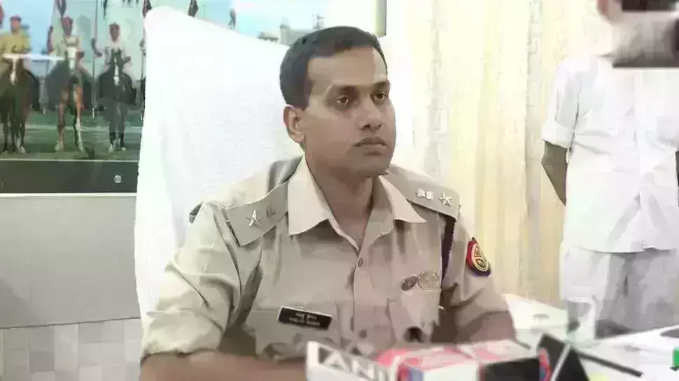 आगरा एसएसपी बबलू कुमार, उनकी पत्नी और सास कोरोना संक्रमित, DM पीएन सिंह भी आइसोलेट हुए आगरा एसएसपी बबलू कुमार, उनकी पत्नी और सास कोरोना संक्रमित, DM पीएन सिंह भी आइसोलेट हुए